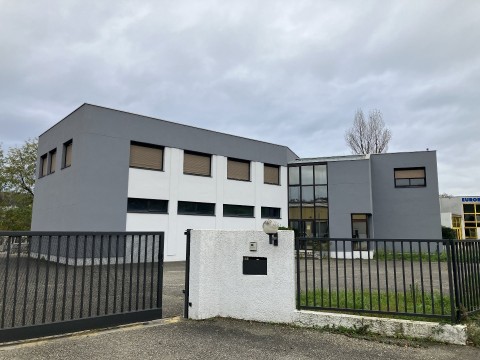 Vente Local d'activité / Entrepôt, Bureaux / Locaux professionnels, 574 m2 à Chaponost (69630)