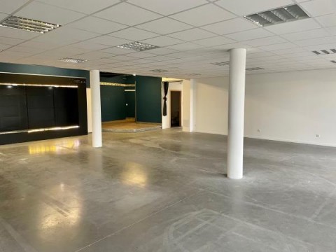 Vente Local commercial , 195 m2 à Avignon (84000)