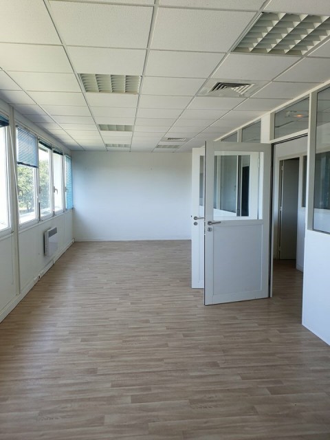 Vente Bureaux / Locaux professionnels, 467 m2 à Saint-Nazaire (44600) en France