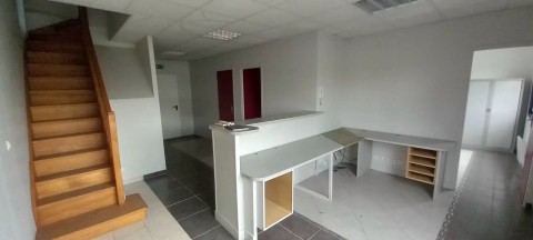 Vente Bureaux / Locaux professionnels, 890 pi2 à Blois (41000), dans une zone populaire et commerçante en France