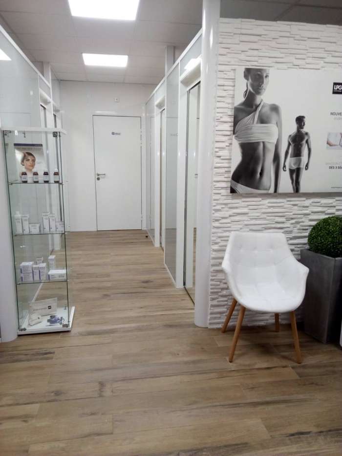 Vente Esthétique / salon de beauté, 65 m2 dans un centre commercial, à Cagnes-sur-Mer (06800) en France