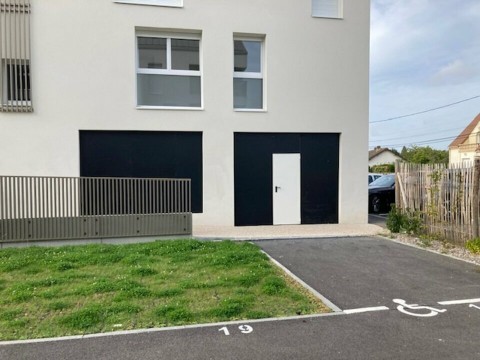 Vente Local commercial , 331 m2 à Freneuse (78840) en France