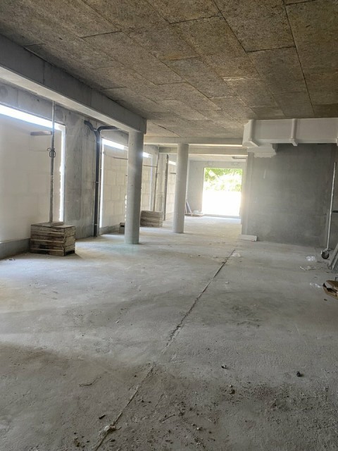 Vente Local commercial , 141 m2 à Neuilly-sur-Marne (93330), dans une rue commerçante