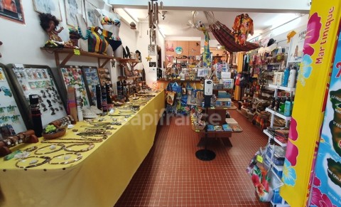 Vente Prêt-à-porter, Accessoire, Bazar / cadeaux, 60 m2 à Le Diamant (97223), dans une zone touristique