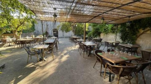 Vente Restaurant licence IV 100 couverts avec terrasse dans le Gard (30) en France