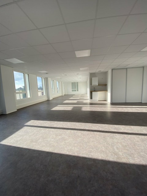 Vente Bureaux / Locaux professionnels, 76 m2 à Villenave-d'Ornon (33140)