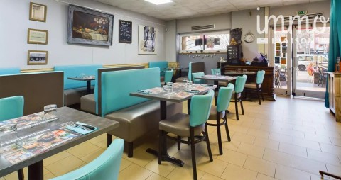 Vente Bar, Restaurant licence IV 50 couverts avec terrasse dans une zone touristique, à Les Vans (07140) en France