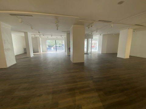 Vente Local commercial , 10770 pi2 à Marseille (13000) en France