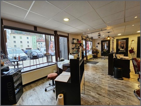 Vente Salon de coiffure, 120 m2 dans un quartier dynamique et commerçant, à Morez (39400) en France