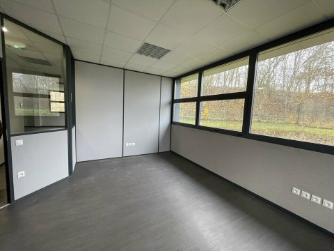 Vente Bureaux / Locaux professionnels, 1620 pi2 à Chartres (28000) en France