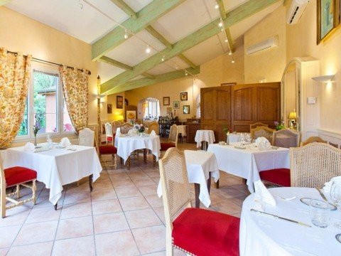 Vente Brasserie, Hôtel restaurant d'environ 9 chambres avec piscine et parking dans une zone touristique, à Cuisery (71290) en France