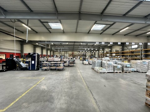 Vente Bâtiment de logistique de 2593 m2, à Saint-Yrieix-sur-Charente (16710) en France