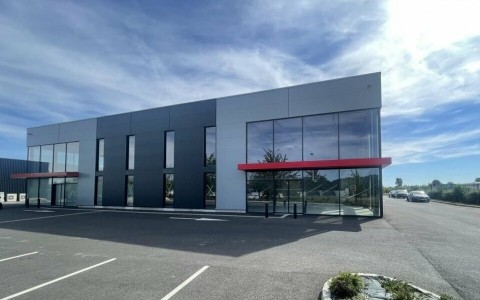 Vente Local d'activité / Entrepôt, 400 m2 au sein de la zone d'activité prés de Chartres (28000) en France