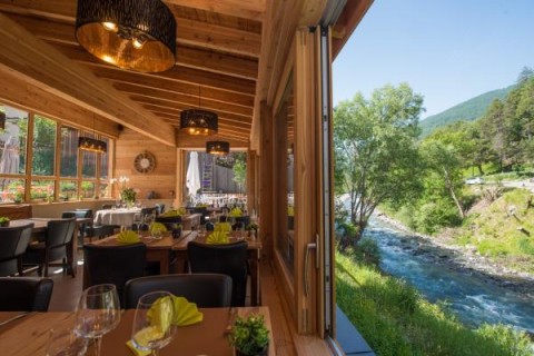 Vente Hôtel restaurant 2* de 6 chambres avec terrasse dans les Alpes de Haute Provence (04) en France