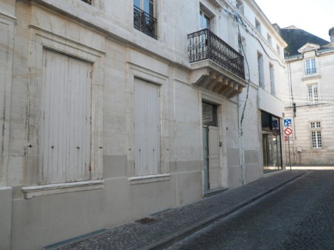 Vente Local commercial de 100 m2 en plein centre ville, à Cognac (16100) en France