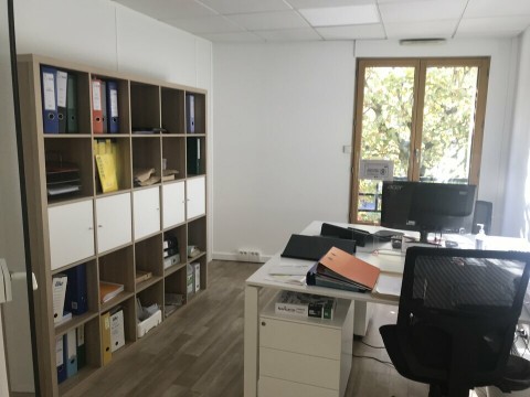 Vente Bureaux / Locaux professionnels, 1380 pi2 à Vincennes (94300) en France