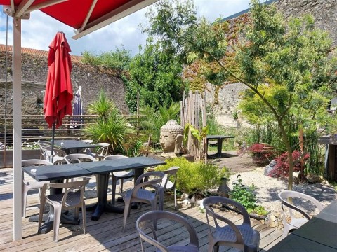 Vente Bar, Restaurant licence IV 73 couverts avec terrasse dans le centre d'une ville de plus de 8 000 habitants, à Bouguenais (44340) en France