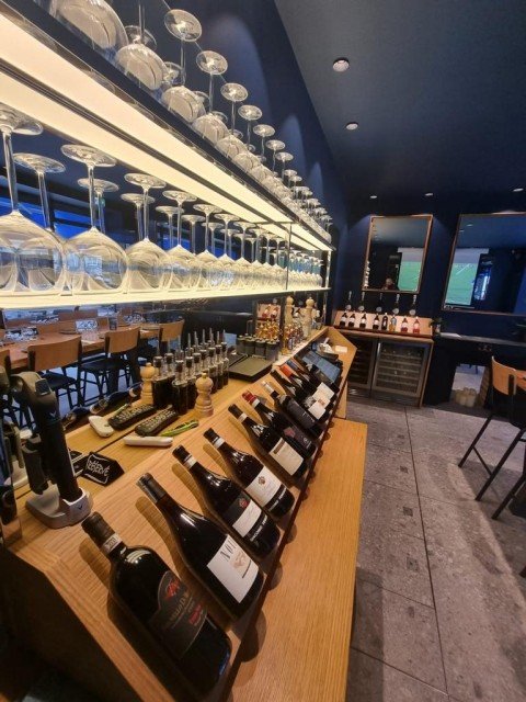 Vente Cave à vin et bar à manger, à Paris (75015)