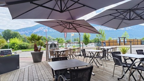 Vente Bar, Restaurant, Glacier 100 couverts avec terrasse en zone touristique, à Montalieu-Vercieu (38390)