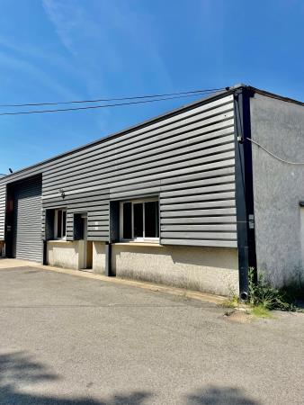 Vente Local d'activité / Entrepôt, 130 m2 à Sorgues (84700) en France