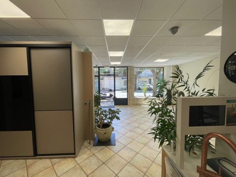 Vente Bureaux / Locaux professionnels, 120 m2 sur un axe fréquenté et commerçant, à Carpentras (84200)