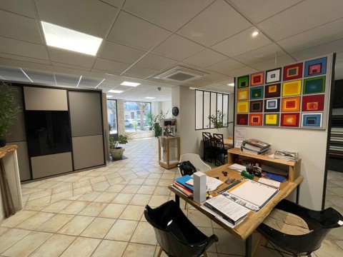 Vente Bureaux / Locaux professionnels, 120 m2 sur un axe fréquenté et commerçant, à Carpentras (84200)