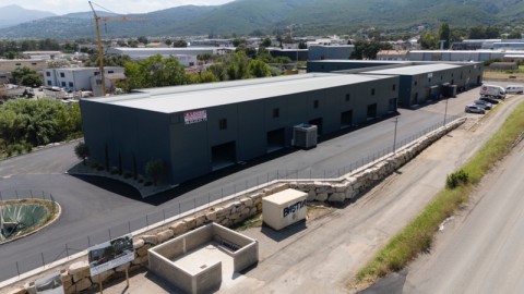 Vente Bureaux / Locaux professionnels, 208 m2 en Corse dans une zone industrielle