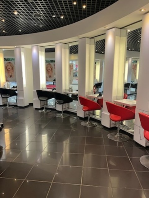 Vente Salon de coiffure, 87 m2 dans un centre commercial, à Dreux (28100) en France