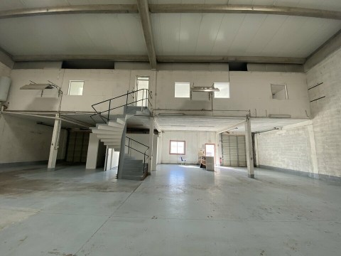 Vente Local d'activité de 420 m2 dans une zone dynamique, à Les-Pennes-Mirabeau (13170)