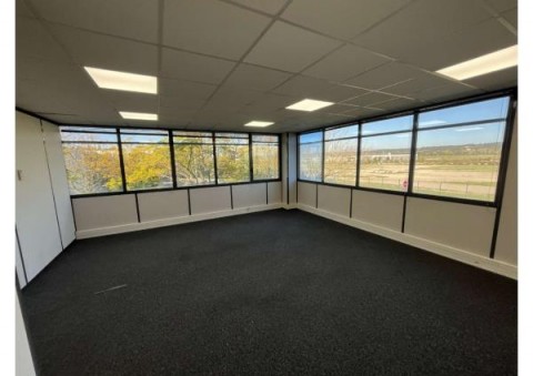 Vente Bureaux / Locaux professionnels, 365 m2 à Montfavet (84140) en France