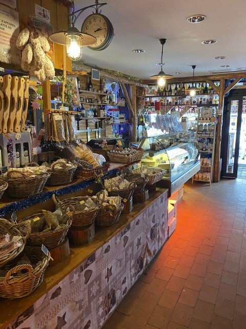 Vente Epicerie dans une station de ski, à Saint-François Longchamp (73130) en France