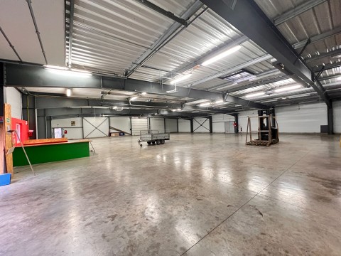 Vente Murs commerciaux, 945 m2 à Marans (17230) en France