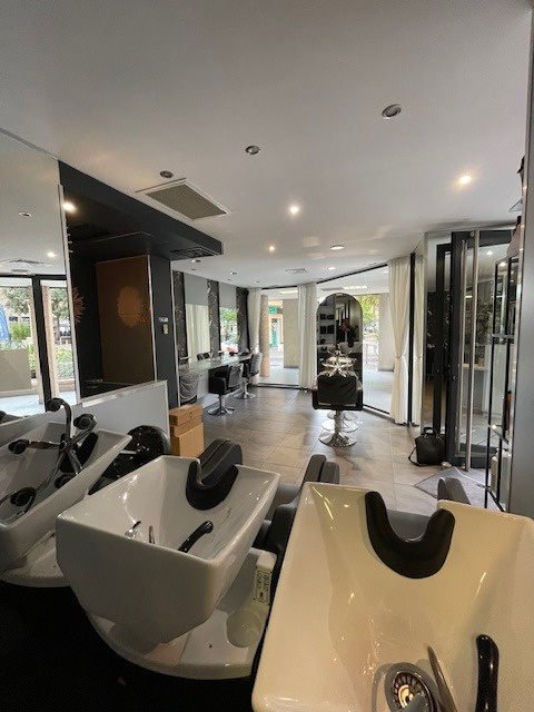 Vente Salon de coiffure, 920 pi2 à Cagnes-sur-Mer (06800) en France