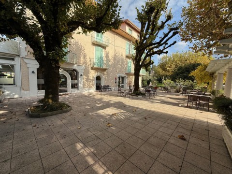 Vente Hôtel restaurant d'environ 25 chambres avec piscine et salle de séminaire à Aix-les-Bains (73100)