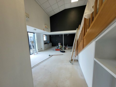 Vente Local commercial , 560 m2 à Saint-Priest (69800)