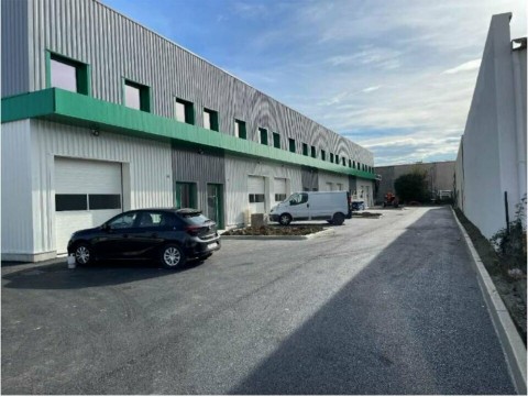 Vente Local commercial , 154 m2 à Mions (69780) en France