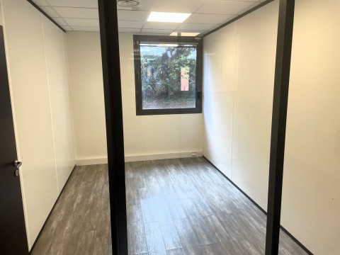 Vente Bureaux / Locaux professionnels, 517 m2 à Les Milles (13290) en France