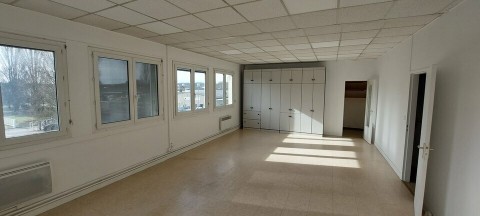 Vente Bureaux / Locaux professionnels, 8150 pi2 à Nogent-sur-Oise (60180) en France