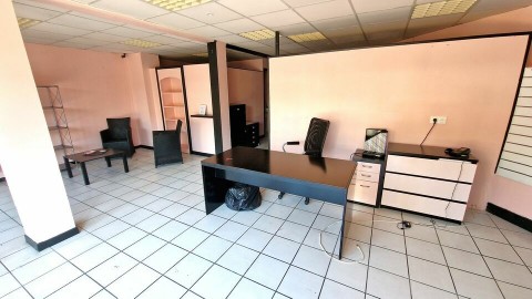 Vente Local commercial , 540 pi2 à Bordeaux (33300) en France