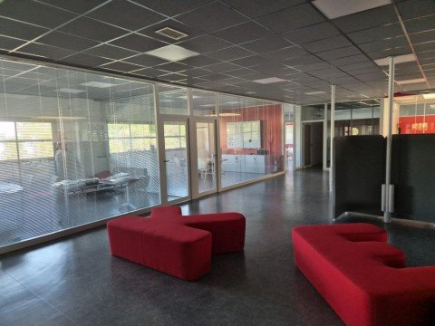 Vente Bureaux / Locaux professionnels, 8620 pi2 en Charente Maritime (17) en France