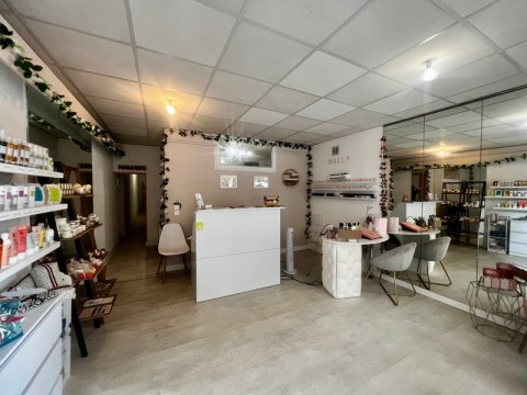 Vente Murs commerciaux, 69 m2 dans une rue passante, à Pau (64000) en France