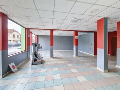 Vente Local commercial de 100 m2 sur un axe passant, à Montluçon (03100) en France