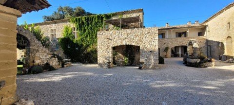 Vente Gîte, Chambres d'hôtes, 735 m2 dans une zone touristique, à Uzès (30700) en France