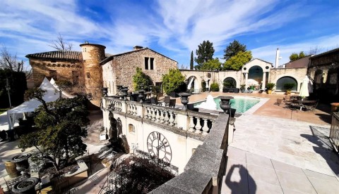 Vente Château, 1937 m2 dans le Vaucluse (84) en France