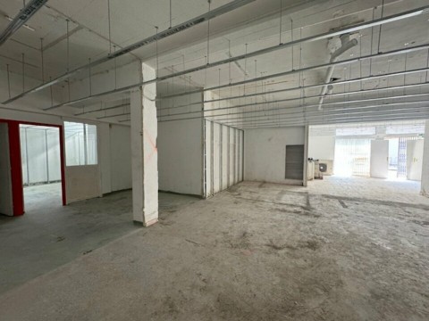 Vente Bureaux / Locaux professionnels, 192 m2 à Nîmes (30000) en France