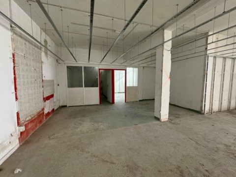 Vente Bureaux / Locaux professionnels, 192 m2 à Nîmes (30000) en France