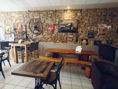 Vente Bar, Restaurant licence IV 70 couverts avec terrasse dans une zone touristique, à Gabian (34320)