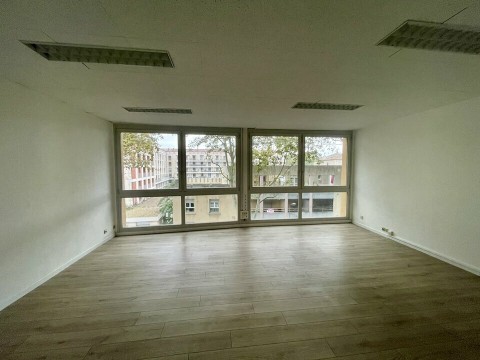 Vente Bureaux / Locaux professionnels, 135 m2 à Avignon (84000) en France