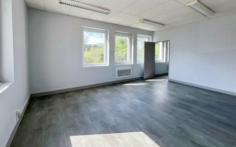 Vente Bureaux / Locaux professionnels, 48 m2 à Saran (45770) en France