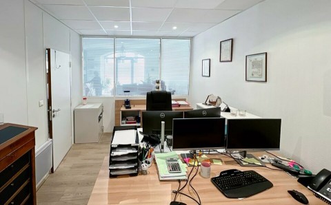 Vente Bureaux / Locaux professionnels, 95 m2 à Orléans (45000)